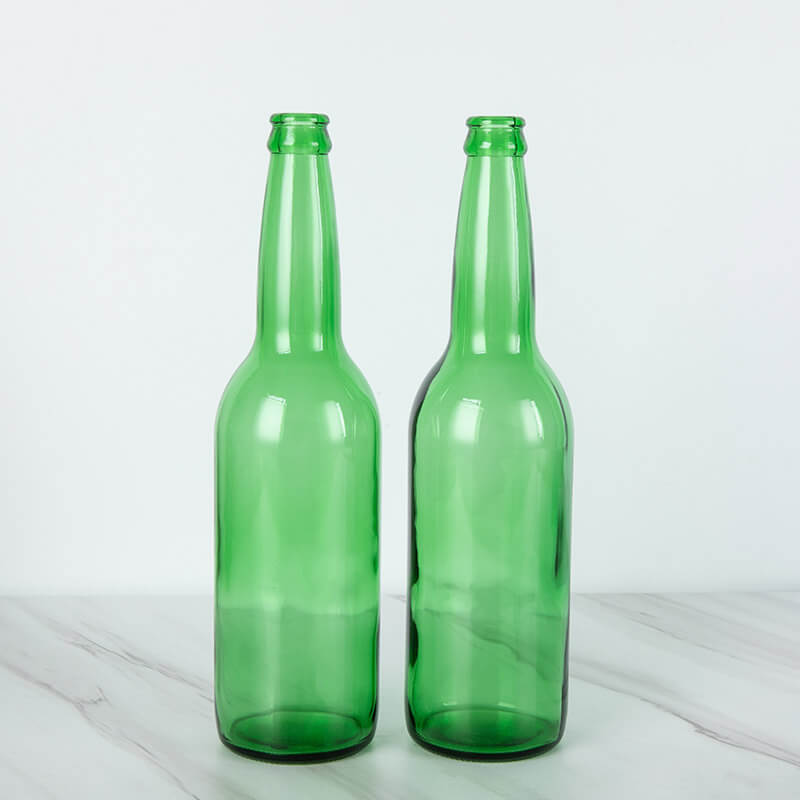 zelena staklena pivska boca