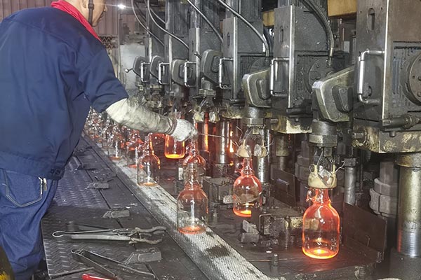 syrup bottle factory