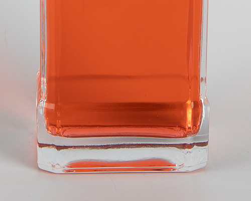 стеклянная бутылка виски